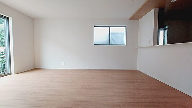 家族が一番集まる場所だから広々としつつも素敵な空間であって欲しい。皆がくつろぐリビングからキッチンまでが一つに繋がる空間。