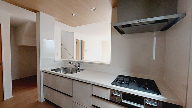 大容量のパントリーがございますので、非常食や食品のストックも沢山置けます。