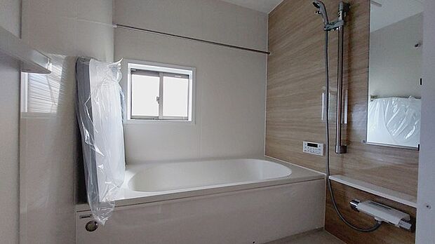 花粉や雨の日、寒い冬の時期に嬉しい浴室乾燥機。換気機能で入浴時に湿気を換気しカビの防止にもなります。