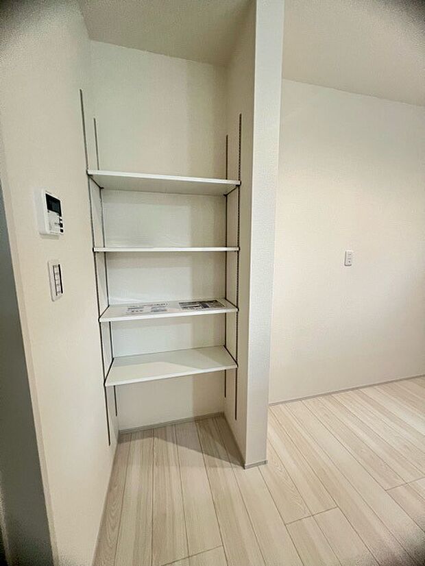 パントリーがございますので、非常食や食品のストックも沢山置けます。
