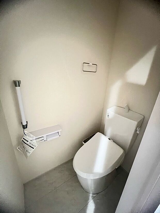 1.2階にそれでもトレイがございます。朝の混雑時に分散して利用できるほか、ゲスト用としても使い分けることもできます。 