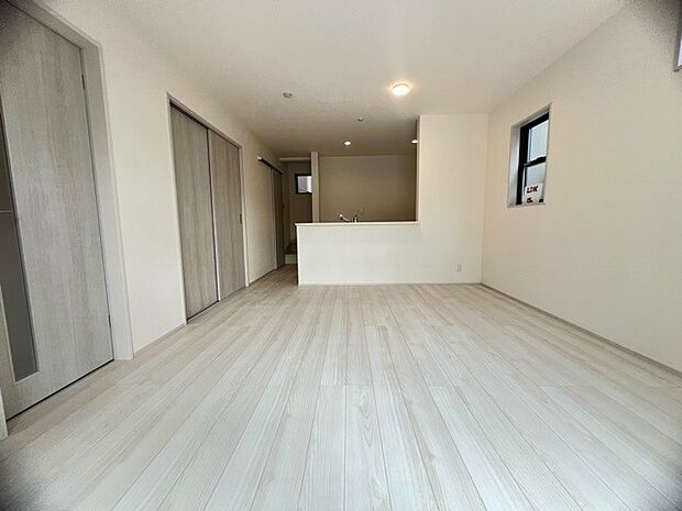 夕食の時間。家族、友人、両親、親戚との会話がより料理を美味しくしてくれる。あっという間に時間が過ぎてしまう居心地の良さは、普段はほっとする空間としてここにあります。