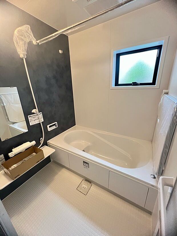 一緒にお風呂に入っている子供達の声がリビングまで聞こえてきそうな広々とした1坪バス