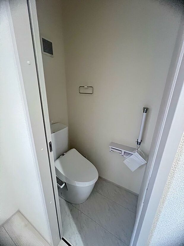 1.2階にそれでもトレイがございます。朝の混雑時に分散して利用できるほか、ゲスト用としても使い分けることもできます。