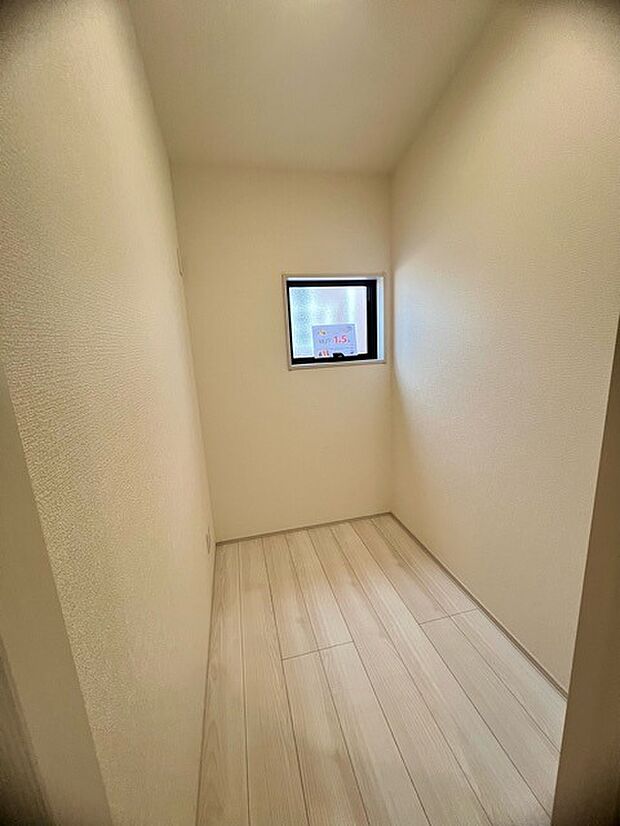 広々収納で、仕事着、普段着をまとめて収納できます。 