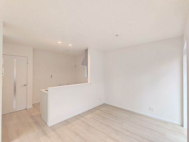 【ＬＤＫ／約14.93帖】 ＬＤＫのキッチンは対面式。