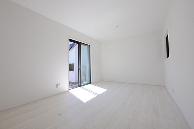 リビングは家具の配置も思いのまま。自由度が高い設計です。 