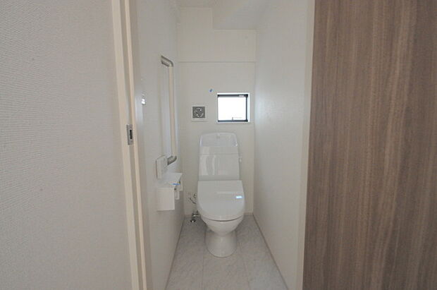 1.2階にそれぞれトレイがございます。朝の混雑時に分散して利用できるほか、ゲスト用としても使い分けることもできます。 