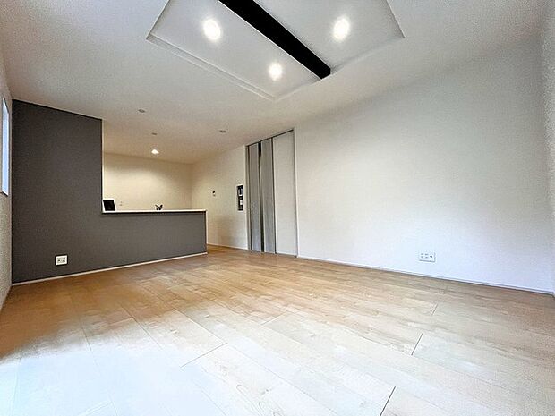 夕食の時間。家族、友人、両親、親戚との会話がより料理を美味しくしてくれる。あっという間に時間が過ぎてしまう居心地の良さは、普段はほっとする空間としてここにあります。 