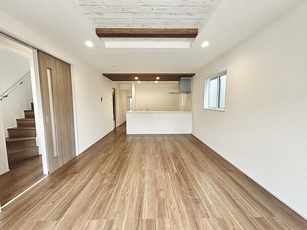 リビングは家具の配置も思いのまま。自由度が高い設計です。 