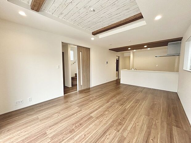 夕食の時間。家族、友人、両親、親戚との会話がより料理を美味しくしてくれる。あっという間に時間が過ぎてしまう居心地の良さは、普段はほっとする空間としてここにあります。 