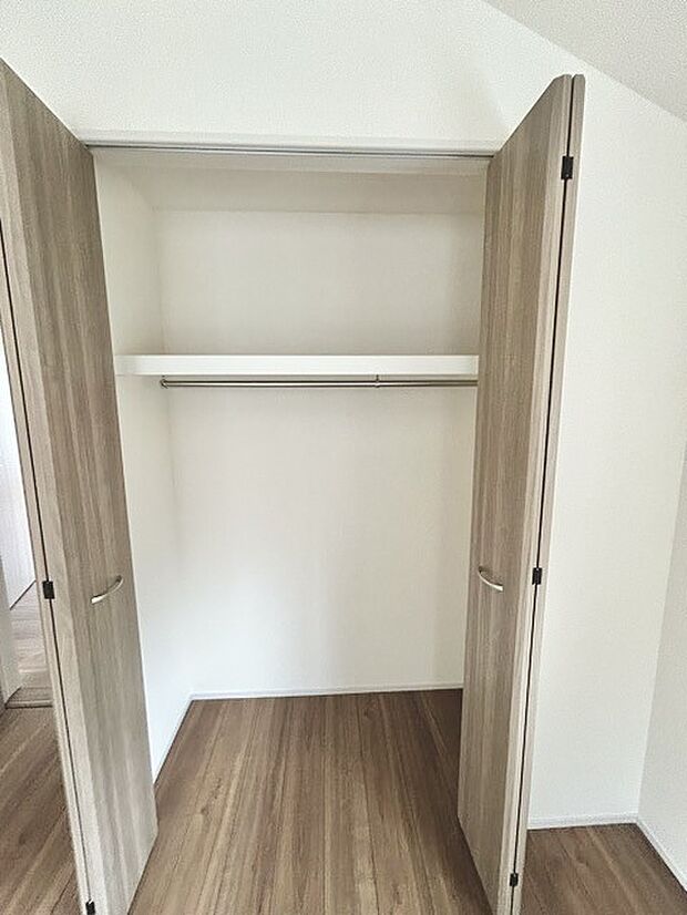 大容量クローゼット付き！家族の成長と共に増える荷物もスッキリ収納。 