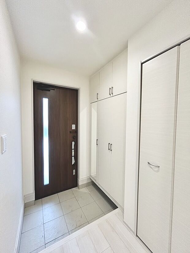 お客様をお迎えする玄関、お家の出入りもスムーズに行えます。 