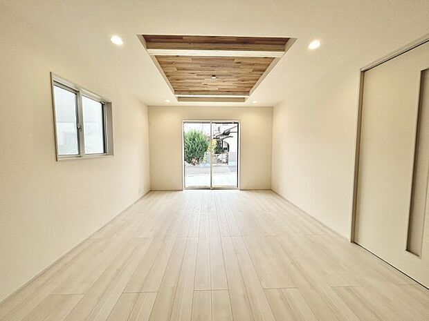 夕食の時間。家族、友人、両親、親戚との会話がより料理を美味しくしてくれる。あっという間に時間が過ぎてしまう居心地の良さは、普段はほっとする空間としてここにあります。 