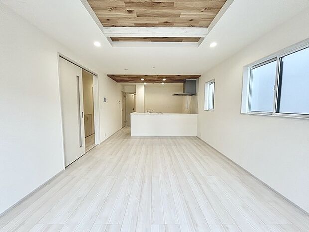 リビングは家具の配置も思いのまま。自由度が高い設計です。 