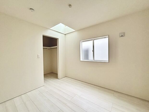 2面採光を確保した明るい室内は、爽やかな風を感じる居心地の良い空間です。 