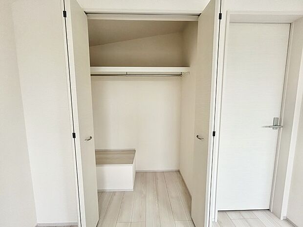 大容量クローゼット付き！家族の成長と共に増える荷物もスッキリ収納。 