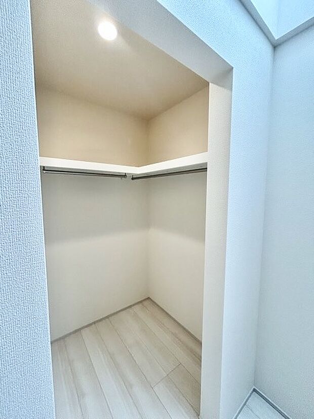 大容量クローゼット付き！家族の成長と共に増える荷物もスッキリ収納。 