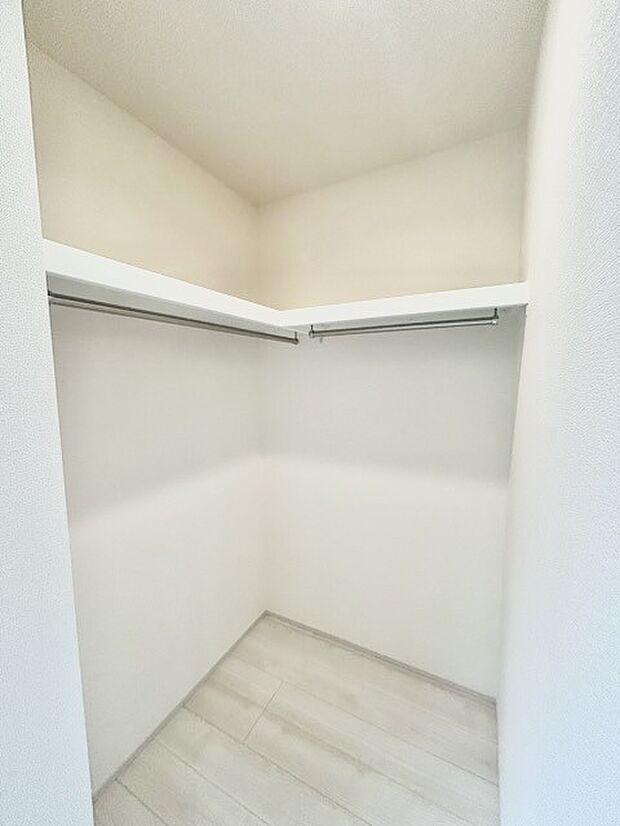 大容量クローゼット付き！家族の成長と共に増える荷物もスッキリ収納。 