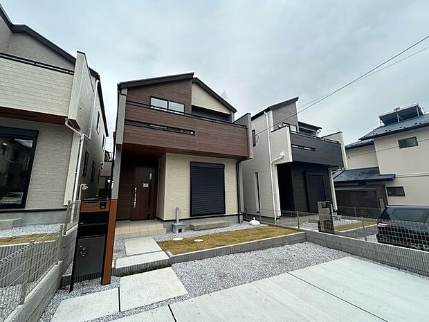 窓から眺める風景は一日の疲れを癒すヒーリングを奏でる、心地の良い時間を演出してくれます。室内も重要ですが、周りの環境もマイホーム選びの大事なポイント 