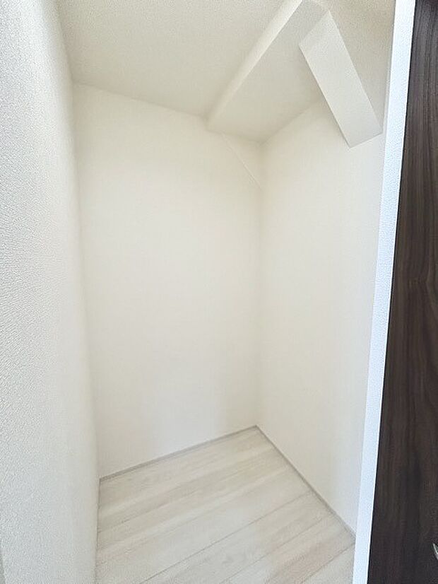 大容量のパントリーがございますので、非常食や食品のストックも沢山置けます。