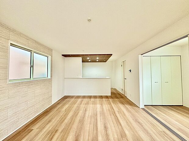 夕食の時間。家族、友人、両親、親戚との会話がより料理を美味しくしてくれる。あっという間に時間が過ぎてしまう居心地の良さは、普段はほっとする空間としてここにあります。 