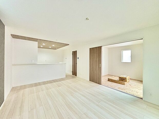 夕食の時間。家族、友人、両親、親戚との会話がより料理を美味しくしてくれる。あっという間に時間が過ぎてしまう居心地の良さは、普段はほっとする空間としてここにあります。 