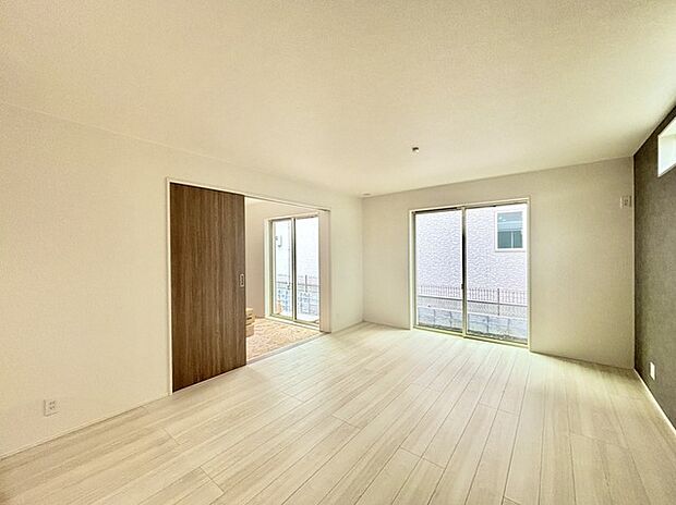 リビングは家具の配置も思いのまま。自由度が高い設計です。 