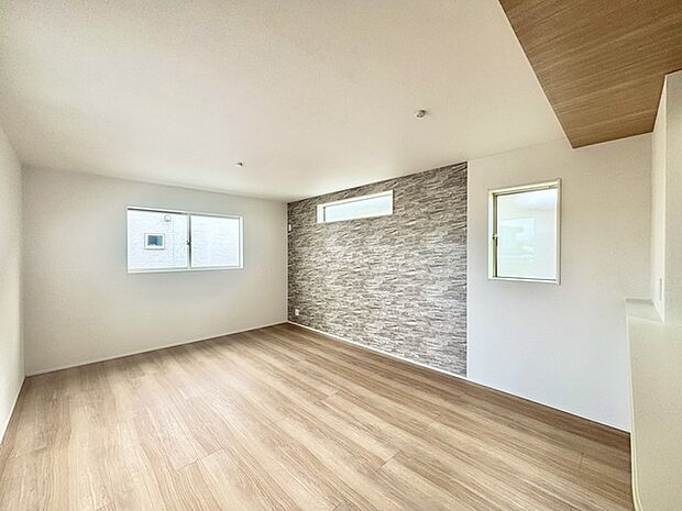 夕食の時間。家族、友人、両親、親戚との会話がより料理を美味しくしてくれる。あっという間に時間が過ぎてしまう居心地の良さは、普段はほっとする空間としてここにあります。