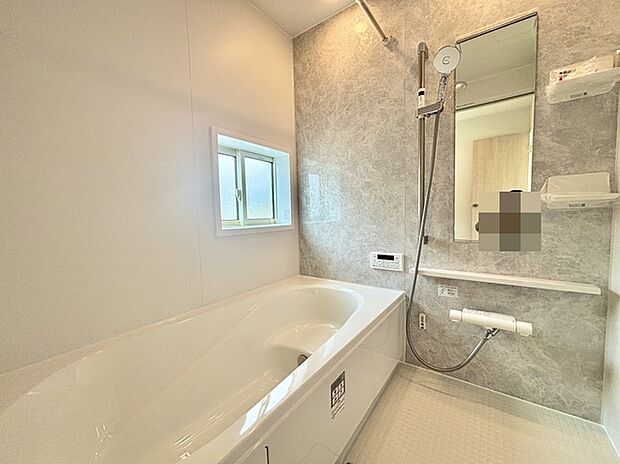 落ち着いた色味の浴室で1日の疲れをゆっくりと癒してください。