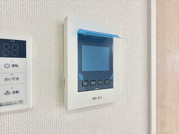 録画機能もあり、どのような人が何時に来訪されたのかが分かります。防犯上はもちろん、お届け物などの把握にも便利です。ライトが付いているので、夜間でも安心です。