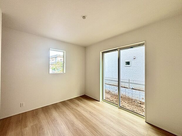 2面採光を確保した明るい室内は、爽やかな風を感じる居心地の良い空間です。