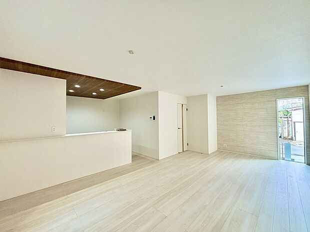 家族が一番集まる場所だから広々としつつも素敵な空間であって欲しい。皆がくつろぐリビングからキッチンまでが一つに繋がる空間。 