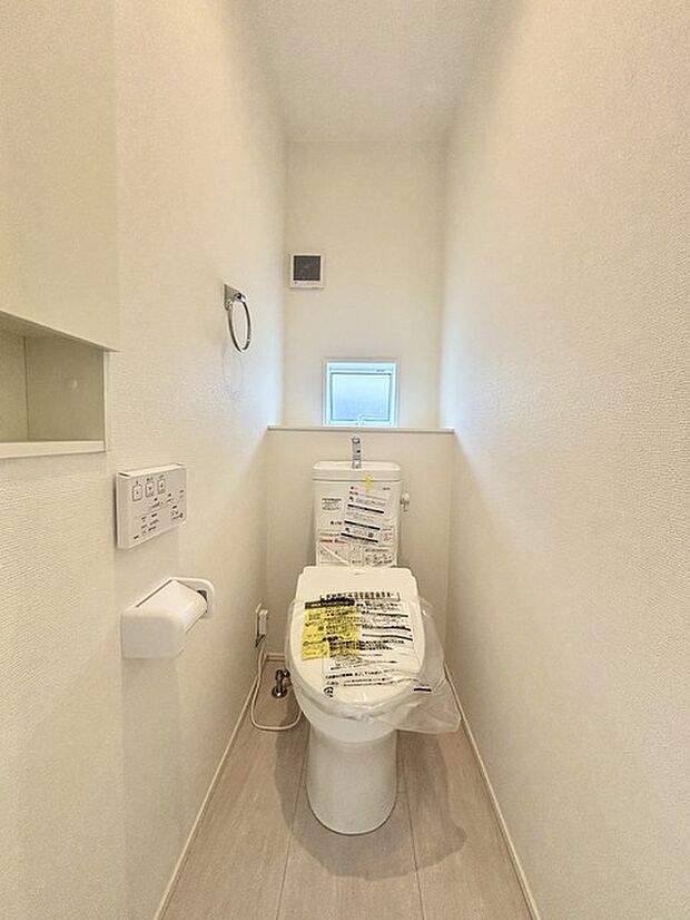 1.2階にそれぞれトレイがございます。朝の混雑時に分散して利用できるほか、ゲスト用としても使い分けることもできます。 