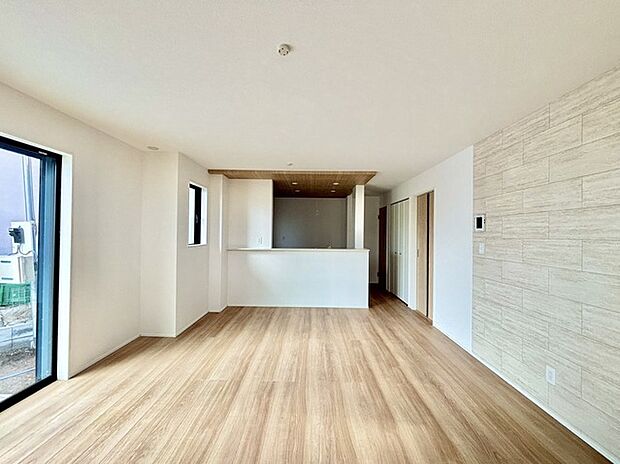 夕食の時間。家族、友人、両親、親戚との会話がより料理を美味しくしてくれる。あっという間に時間が過ぎてしまう居心地の良さは、普段はほっとする空間としてここにあります。 