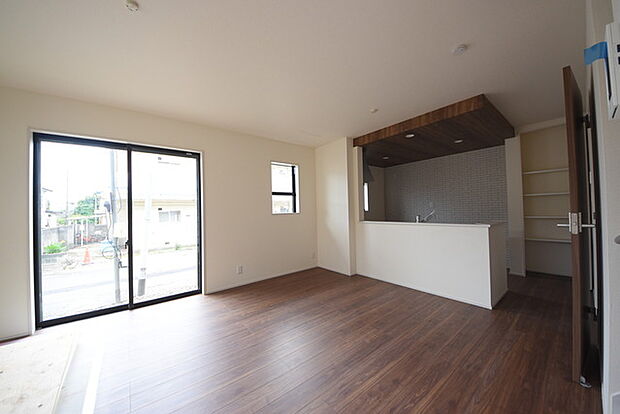 夕食の時間。家族、友人、両親、親戚との会話がより料理を美味しくしてくれる。あっという間に時間が過ぎてしまう居心地の良さは、普段はほっとする空間としてここにあります。