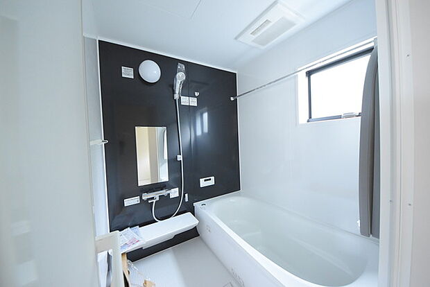 一緒にお風呂に入っている子供達の声がリビングまで聞こえてきそうな広々とした1坪バス