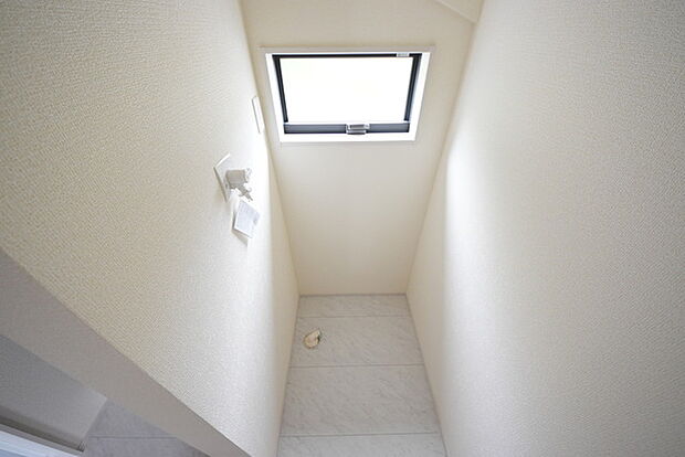 ゆとりの洗面スペースで朝の身支度もスムーズに行えます。