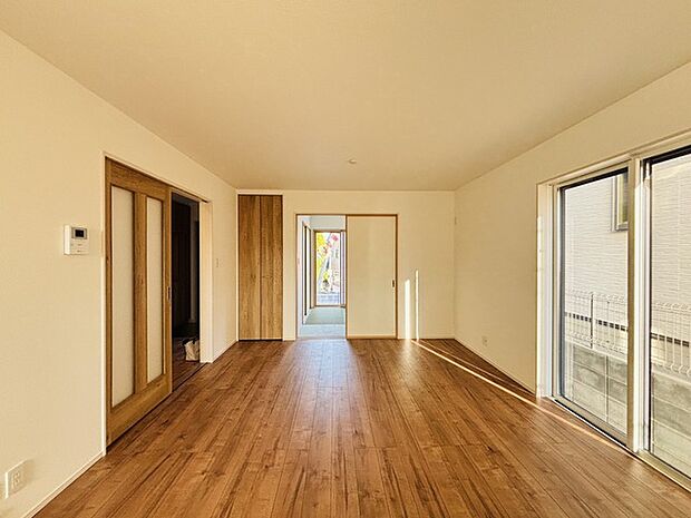 夕食の時間。家族、友人、両親、親戚との会話がより料理を美味しくしてくれる。あっという間に時間が過ぎてしまう居心地の良さは、普段はほっとする空間としてここにあります。