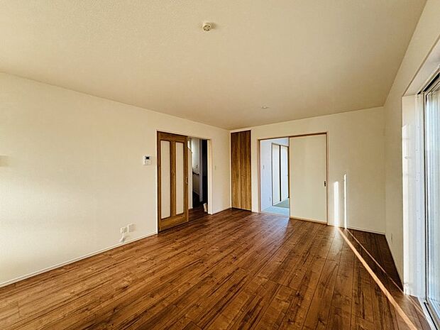 リビングは家具の配置も思いのまま。自由度が高い設計です。 