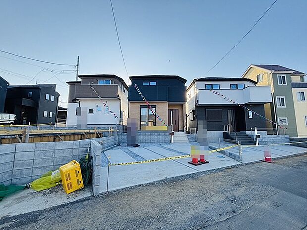 セカンドカーや来客時にも便利なカースペース2台分ございます。 