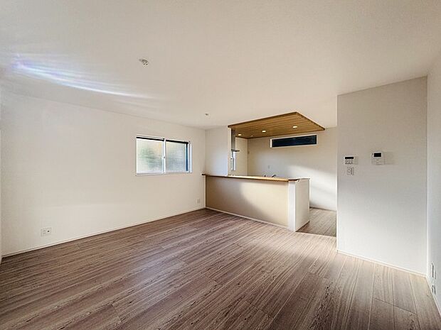 夕食の時間。家族、友人、両親、親戚との会話がより料理を美味しくしてくれる。あっという間に時間が過ぎてしまう居心地の良さは、普段はほっとする空間としてここにあります。