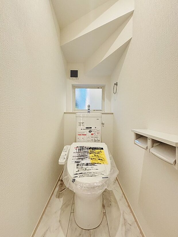 1.2階にそれぞれトレイがございます。朝の混雑時に分散して利用できるほか、ゲスト用としても使い分けることもできます。 