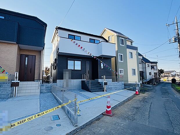 戸建てが立ち並ぶ静かな住宅街。四季折々の移り変わりを感じながら自然と楽しみ、暮らす、そんな毎日を日々の中で感じられる住環境