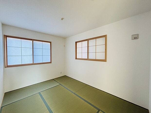 和室があるとやはりどこか心落ち着いてしまいます。客間としてもちょうど良い約4.5帖。 