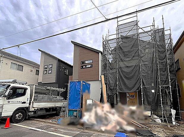 5.4m幅員の道路に面しておりお車の運転が苦手な方でも安心して出入りいただけます。