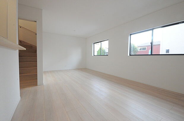 リビングは家具の配置も思いのまま。自由度が高い設計です。