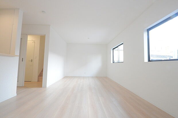 家族が一番集まる場所だから広々としつつも素敵な空間であって欲しい。皆がくつろぐリビングからキッチンまでが一つに繋がる空間。