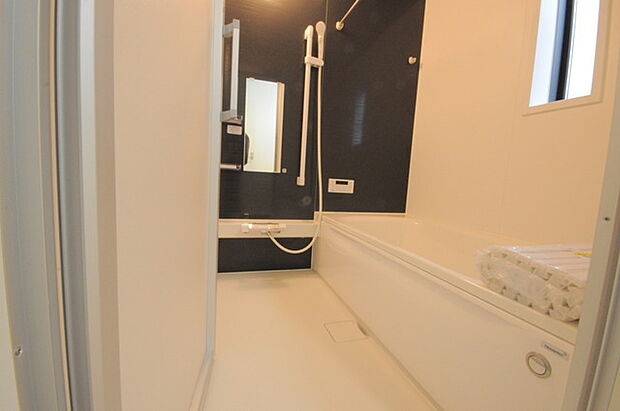 花粉や雨の日、寒い冬の時期に嬉しい浴室乾燥機。換気機能で入浴時に湿気を換気しカビの防止にもなります。