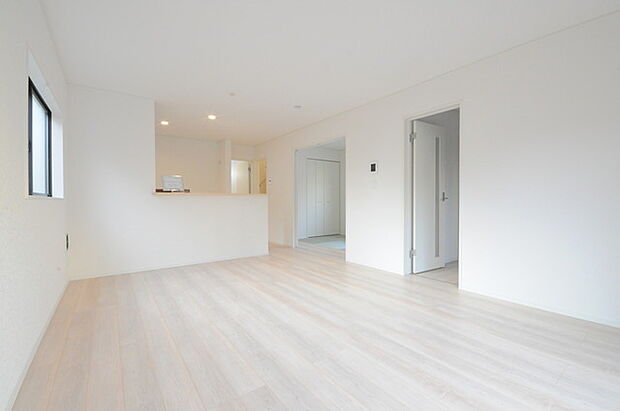 夕食の時間。家族、友人、両親、親戚との会話がより料理を美味しくしてくれる。あっという間に時間が過ぎてしまう居心地の良さは、普段はほっとする空間としてここにあります。 